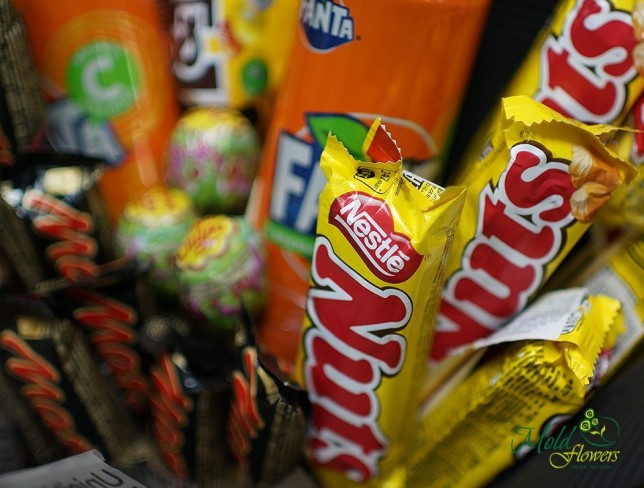 Букет из конфет mars, nuts, m&m’s и fanta (под заказ, 1 день) Фото